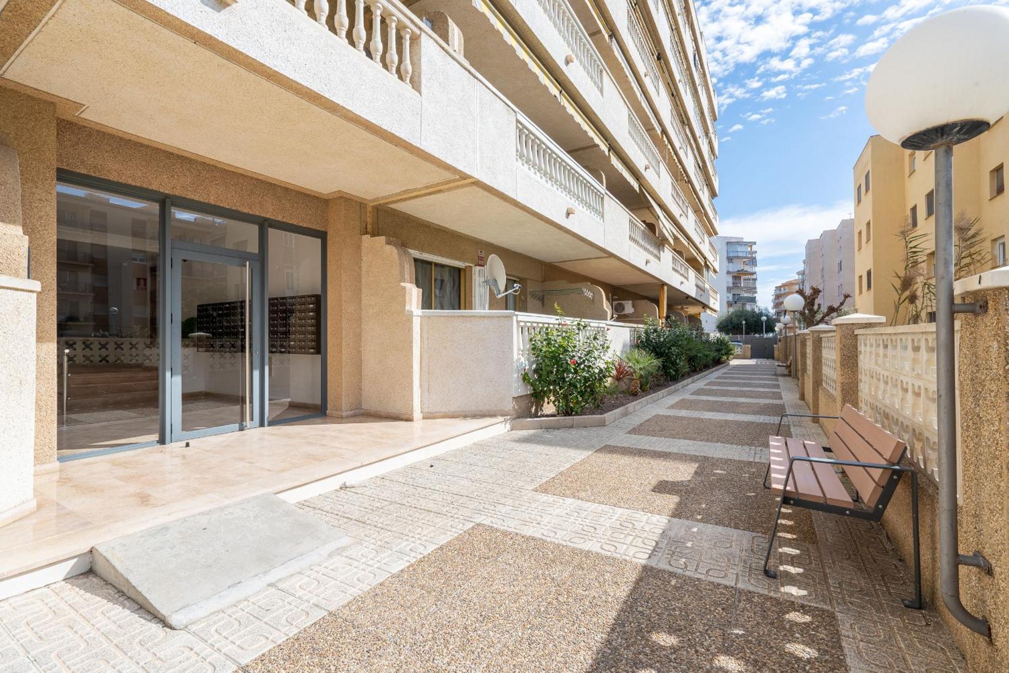 Alea Rentals - Albeniz Ла-Пинеда Экстерьер фото
