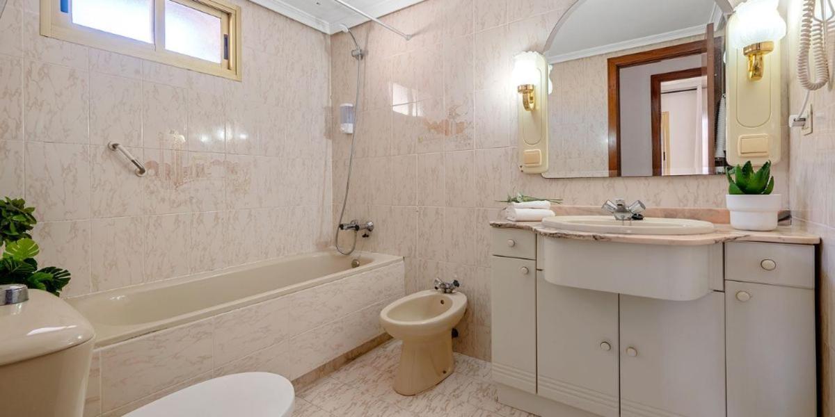 Alea Rentals - Albeniz Ла-Пинеда Экстерьер фото
